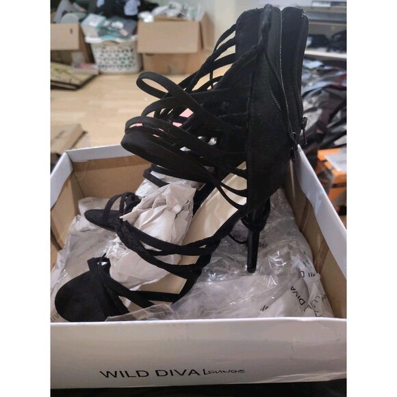 Wild Diva Lounge Heels Black Suede Size 8.5 New With Box Fast Shipping - Picture 2 of 4